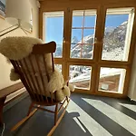 Modern Self-catering With Matterhorn Views Apartman *